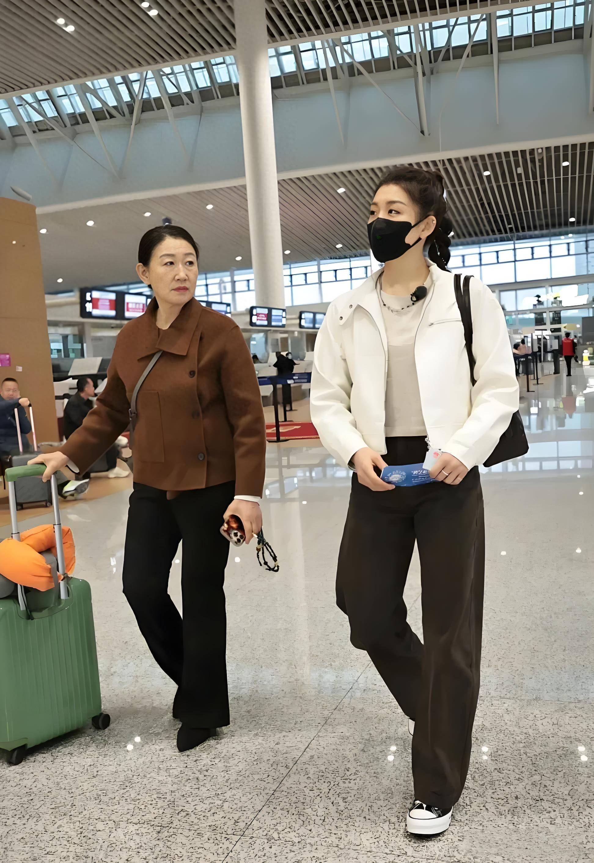 陈梦妈妈辟谣她没精力谈恋爱工资卡一直在我手里