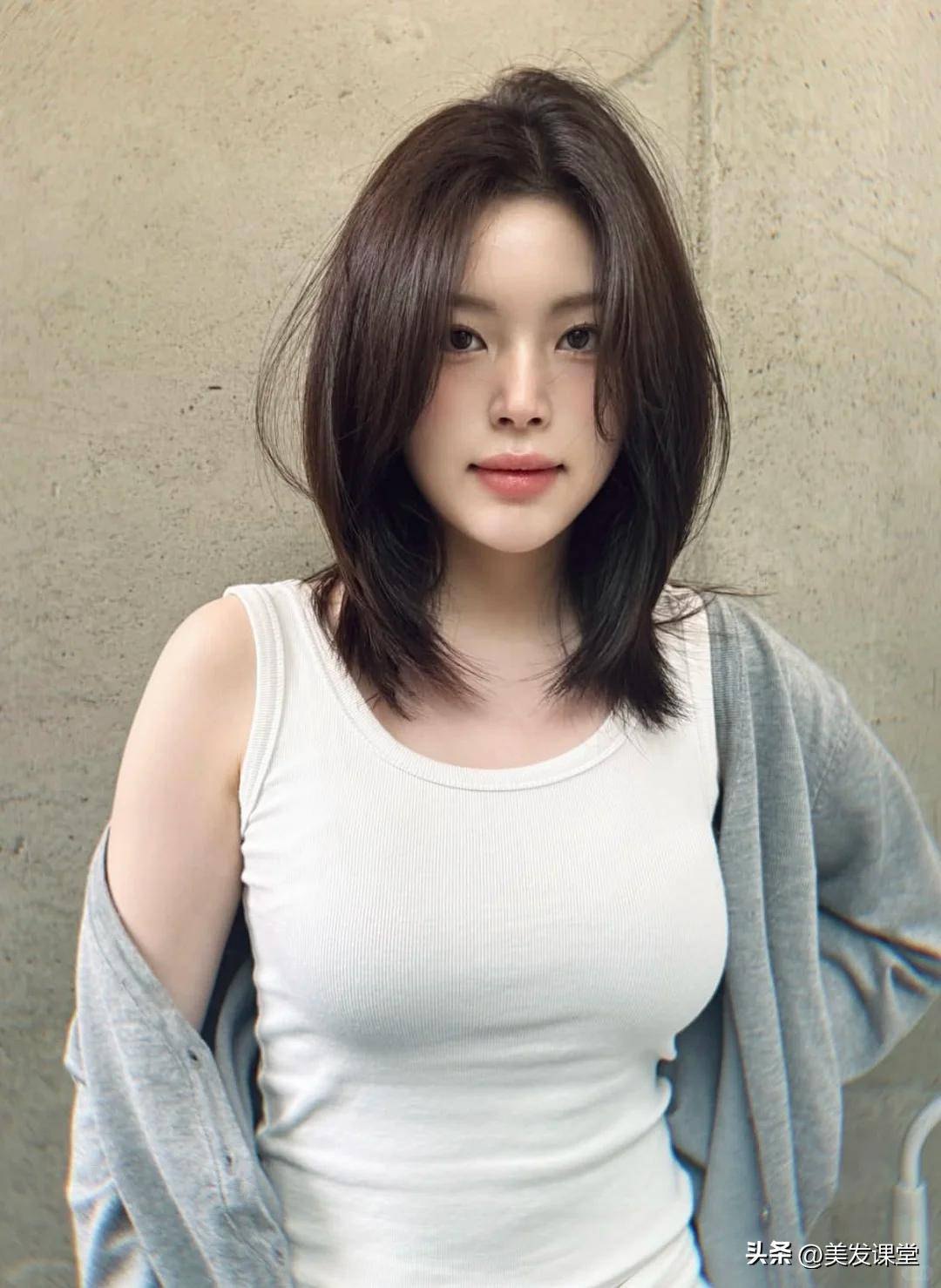的长发造型剪完秒变氛围感美女轻松打理尽显魅力