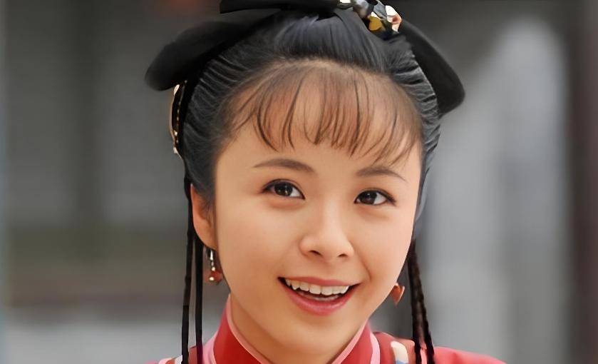 她19岁爱上"老渣男",相爱7年被抛弃,今43岁脸肿僵硬似蔡明!
