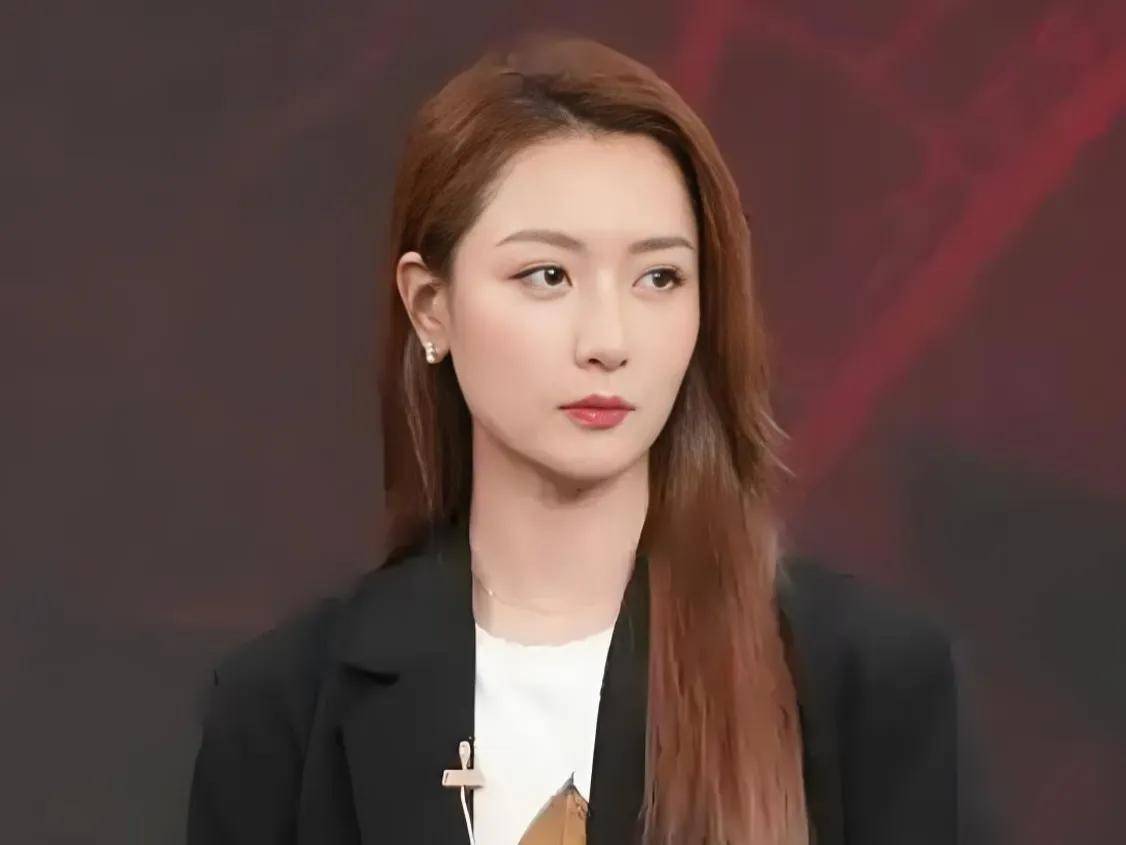 演员白冰:嫁小三岁男模,离婚带娃独立生活,配角依然精彩