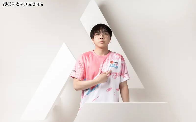 7月11号电竞游戏前沿：AL vs BLG 、最高KDA榜出炉、Ruler中文流采访、Knight和Shanks合照、TEC淘汰、XLG出局 