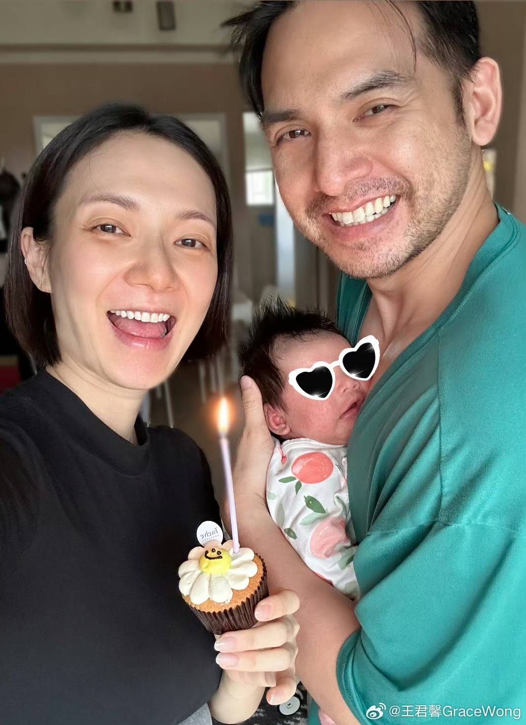 tvb离巢女星庆祝女儿满月,一家三口合照太幸福,素颜亮相状态佳