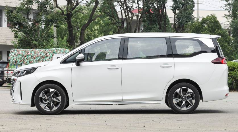 广汽传祺M6 MAX豪华版实车曝光，7月12日上市，定位紧凑型MPV