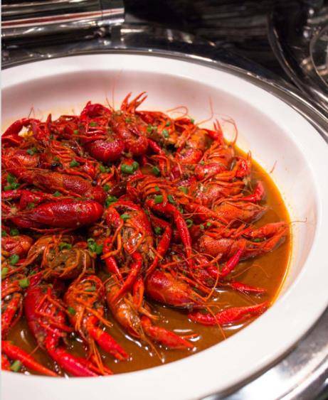 牛肉需要在这里烤，辛辣和清爽，而食用后您无