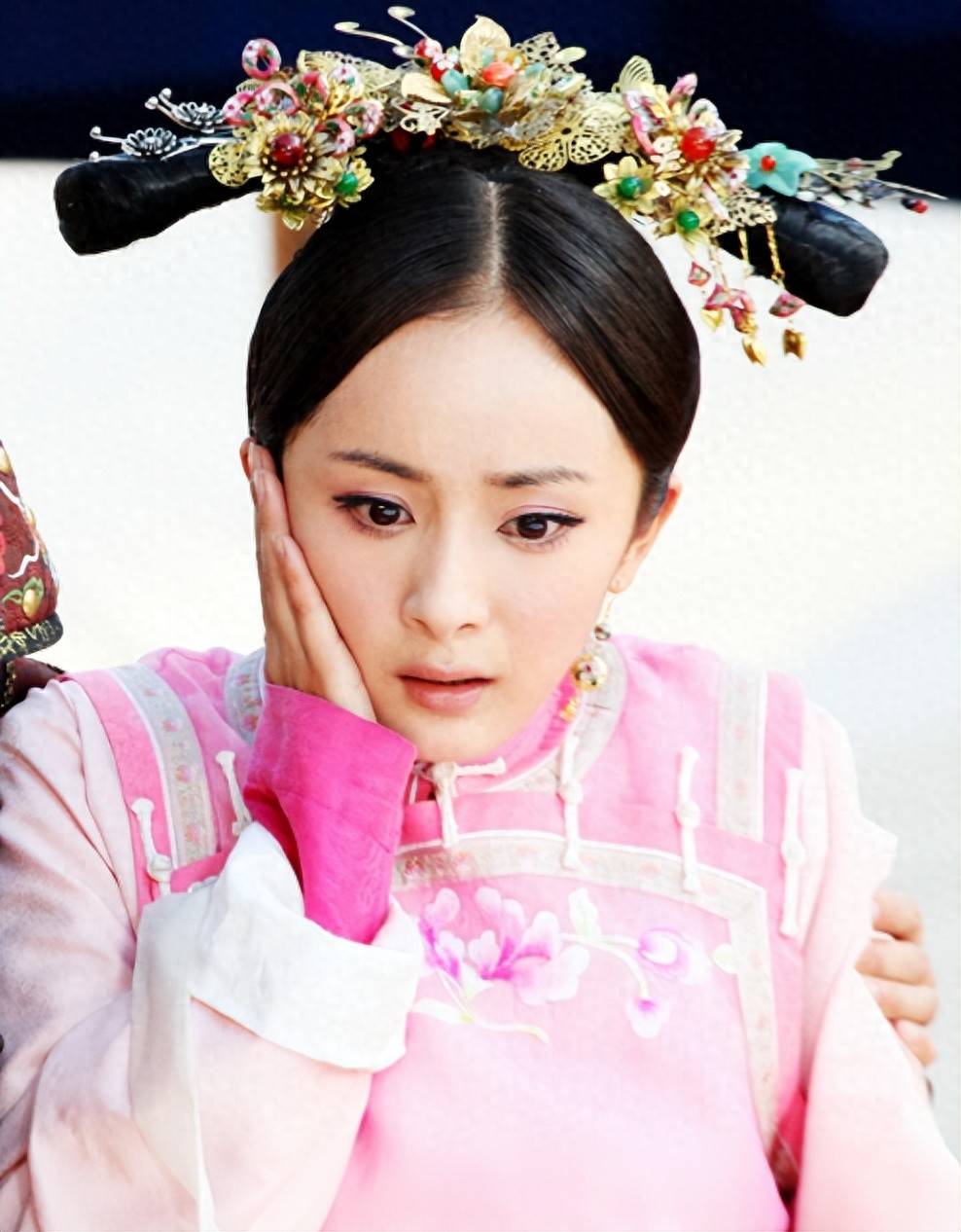 那部《宫锁心玉》无疑是她演艺生涯的标志性作品,甚至连她的古装造型