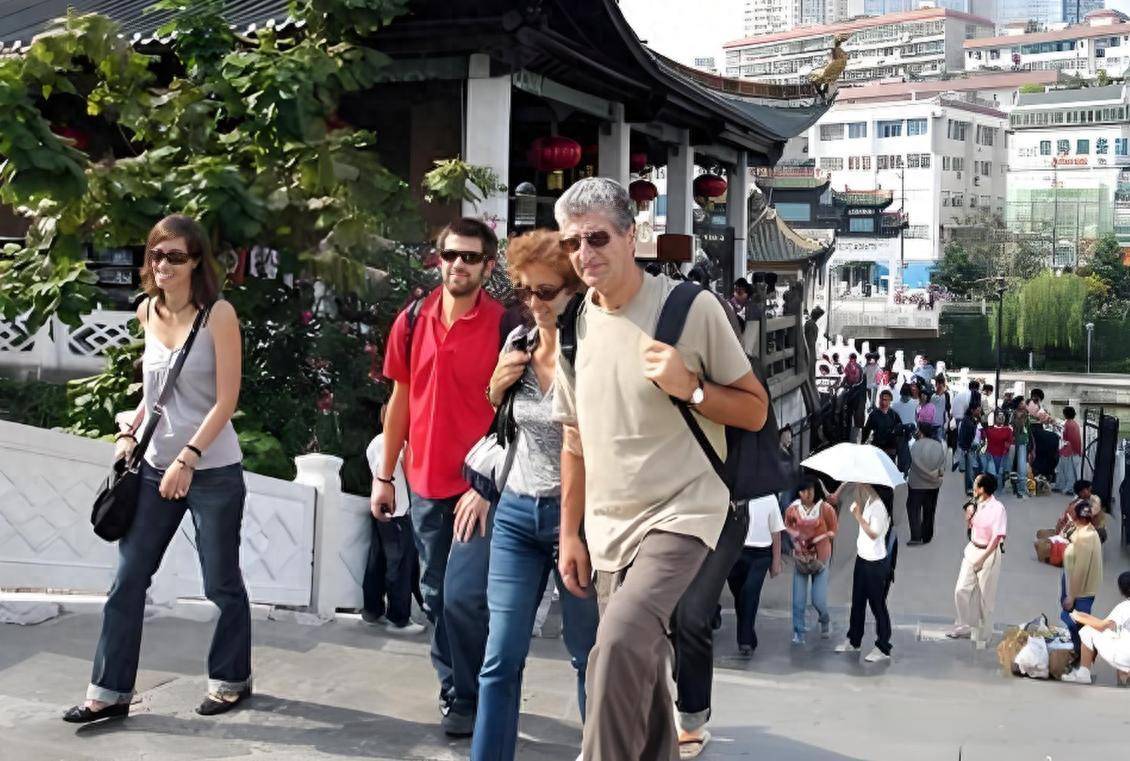 免签入华外国游客回国后，遭遇心理落差，集体出现“中国综合征”？ -华闻时空