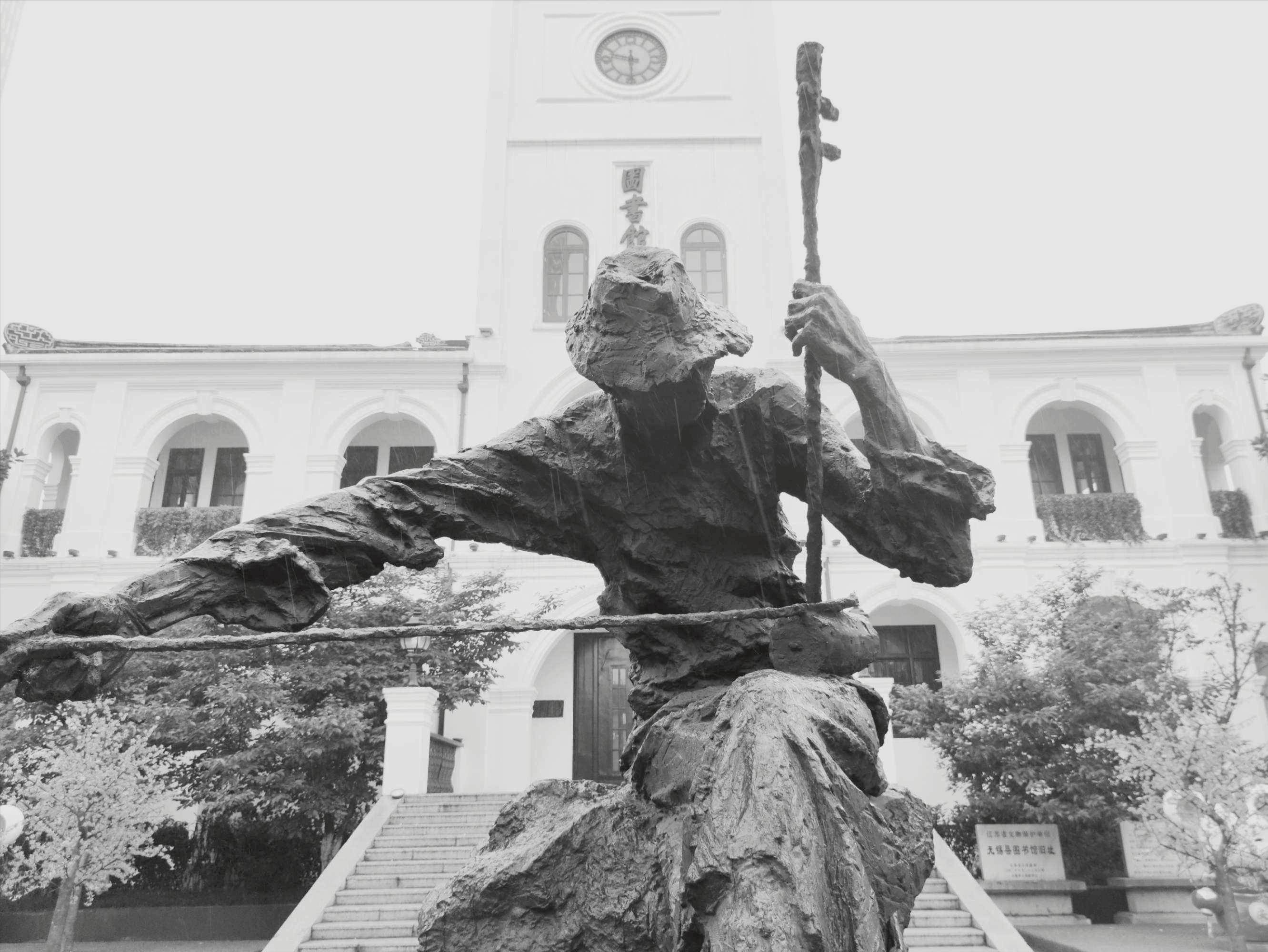 盲人阿炳:19岁精通吹拉弹唱,得知身世后堕落,败光家产染上梅毒