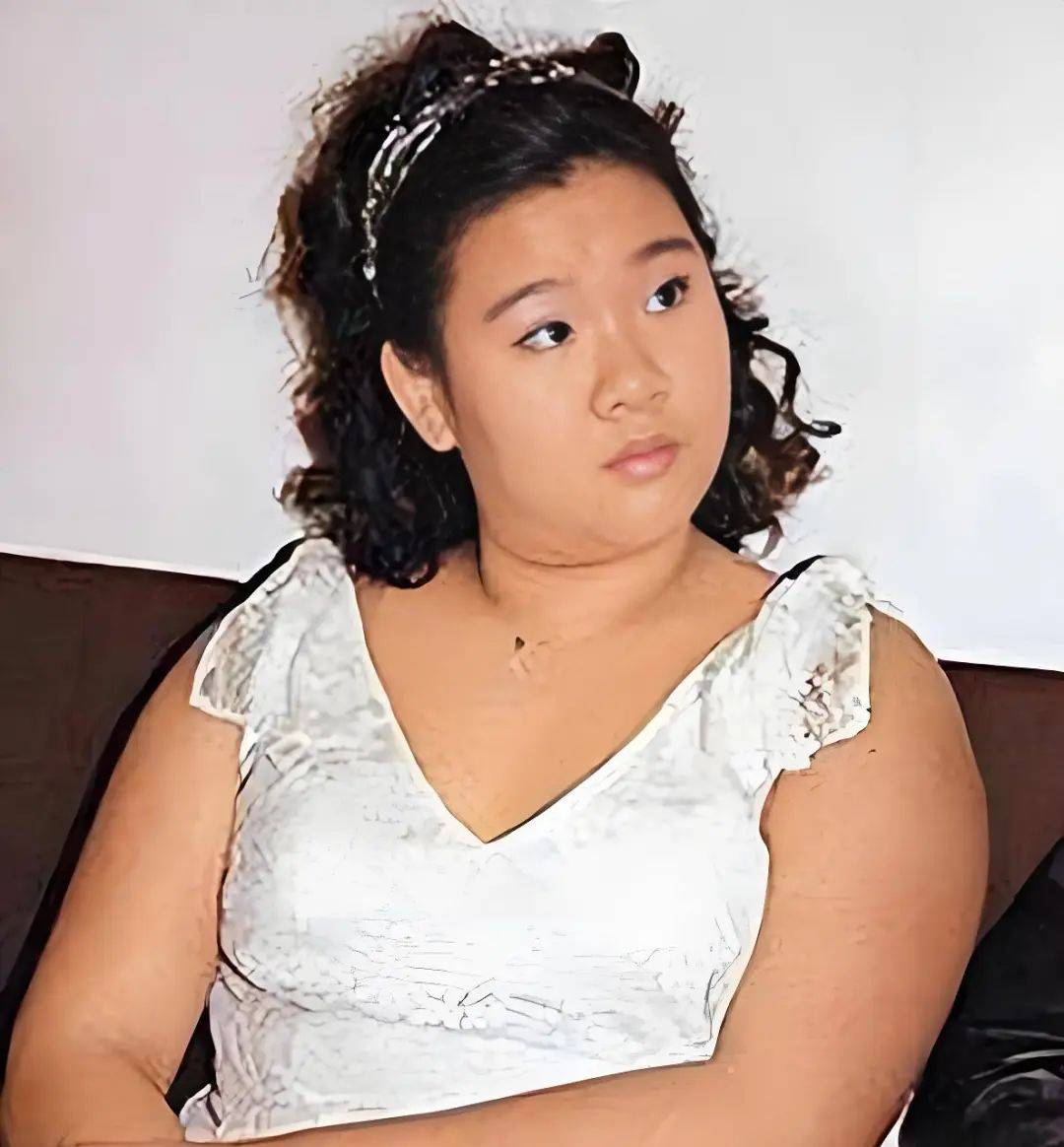 星二代郑欣宜父母离异,15岁曾达200斤,如今38岁登上《我是歌手》