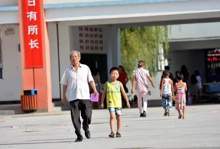 预计什么时候关闭我国家的主要学校？