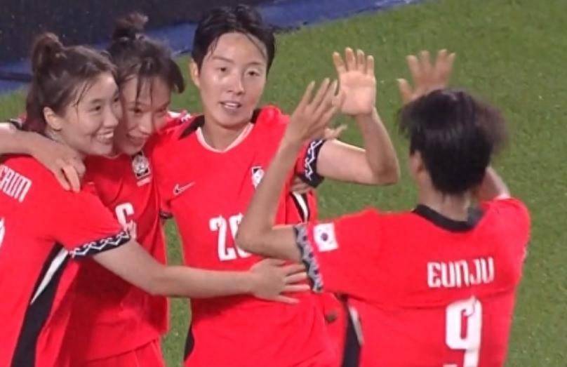 东亚杯女足决赛：韩国队2-0逆转夺冠，中国队遗憾屈居亚军