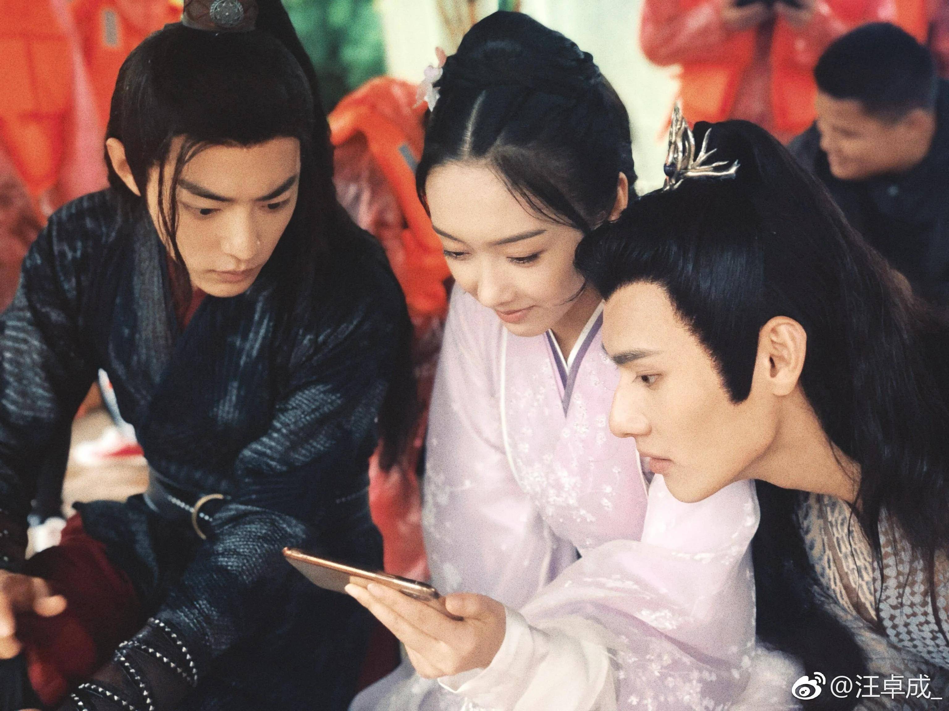 看《陈情令》别被骗了!存一组肖战合影原图