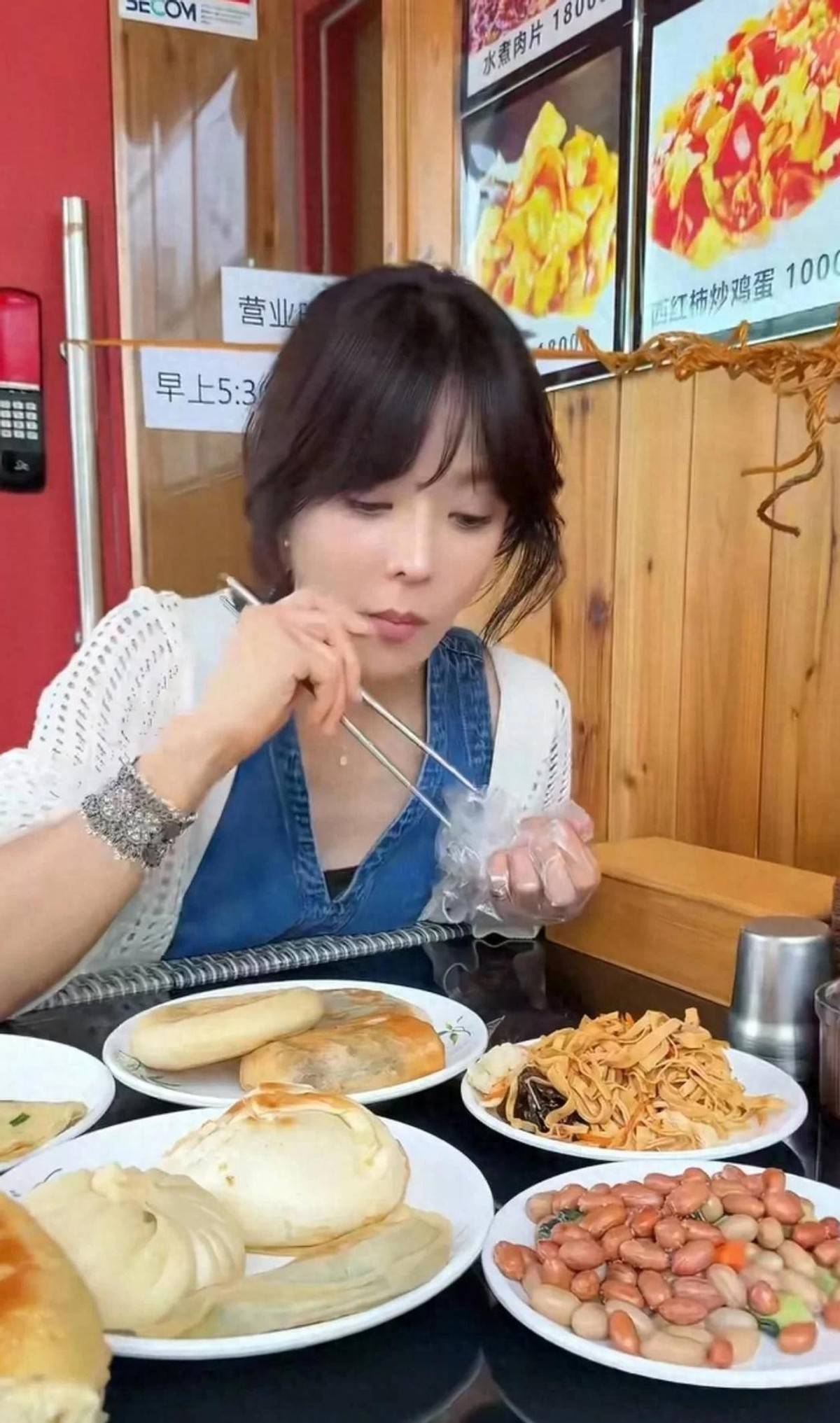 蔡琳济州岛吃中国早餐,谈与高梓淇结婚,称他为结婚而交往