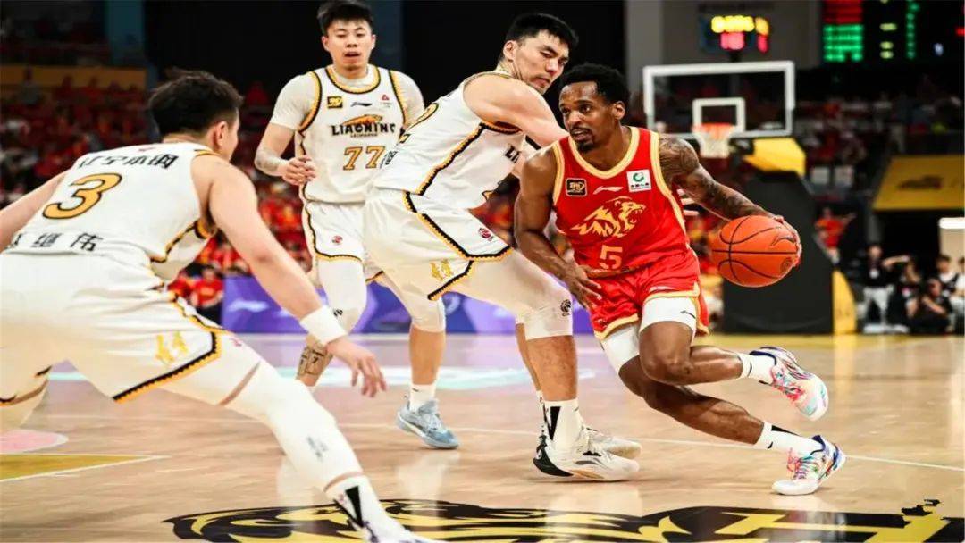 辽篮敲定CBA“得分王”，三名悍将基本离队，赵继伟顶薪留队