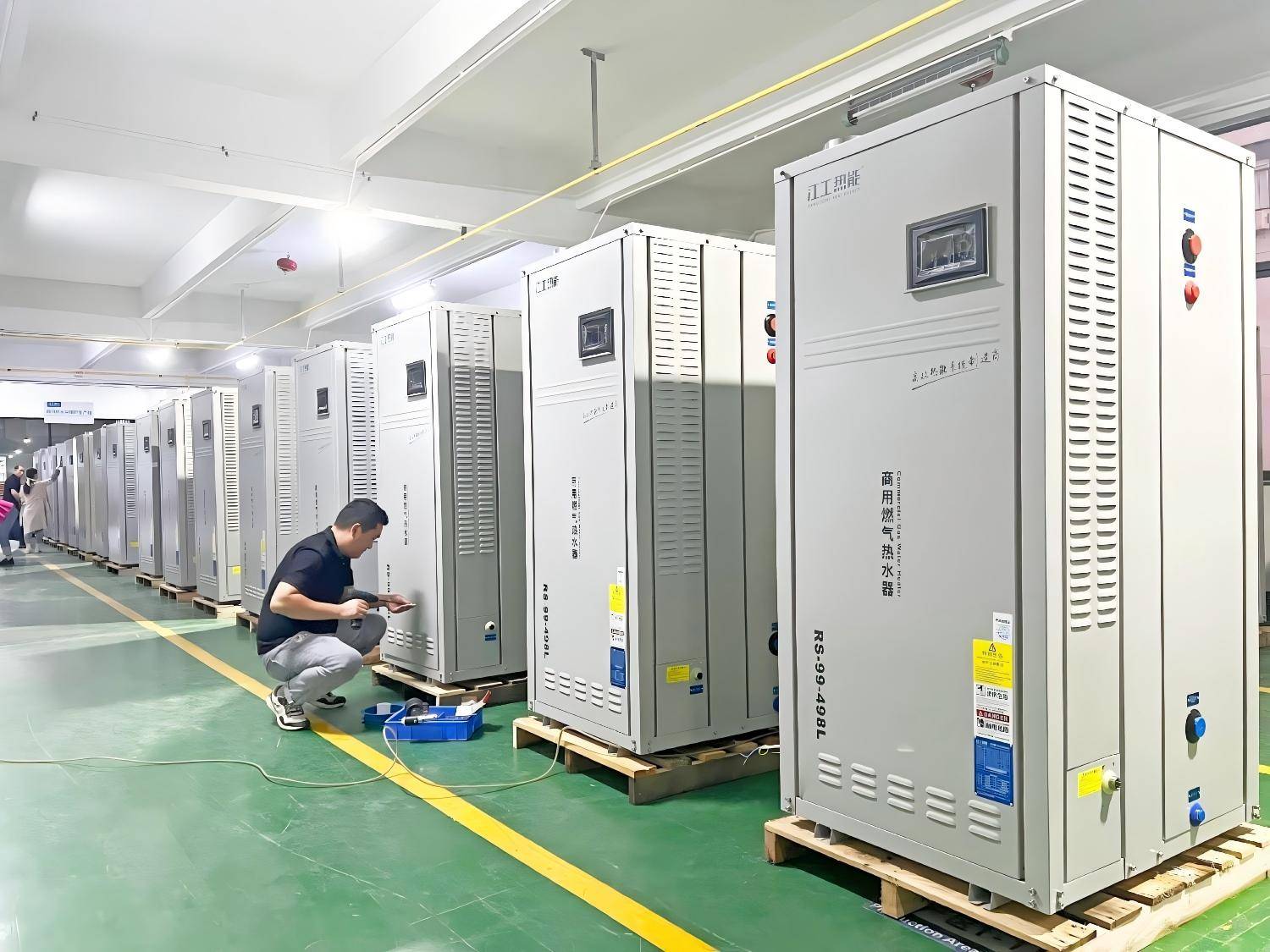 低氮冷凝燃气容积式热水器技术原理及性能特点 