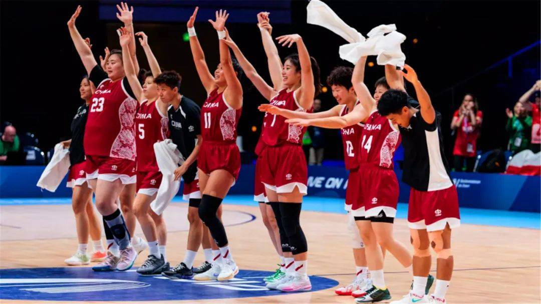 中国女篮力克美国女篮！三大新星驰援宫鲁鸣，李梦继续无缘