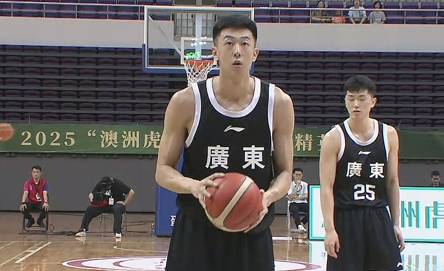 身高1米98+臂展2米08！NBA锋卫加盟广东队，朱芳雨还要签顶级内线