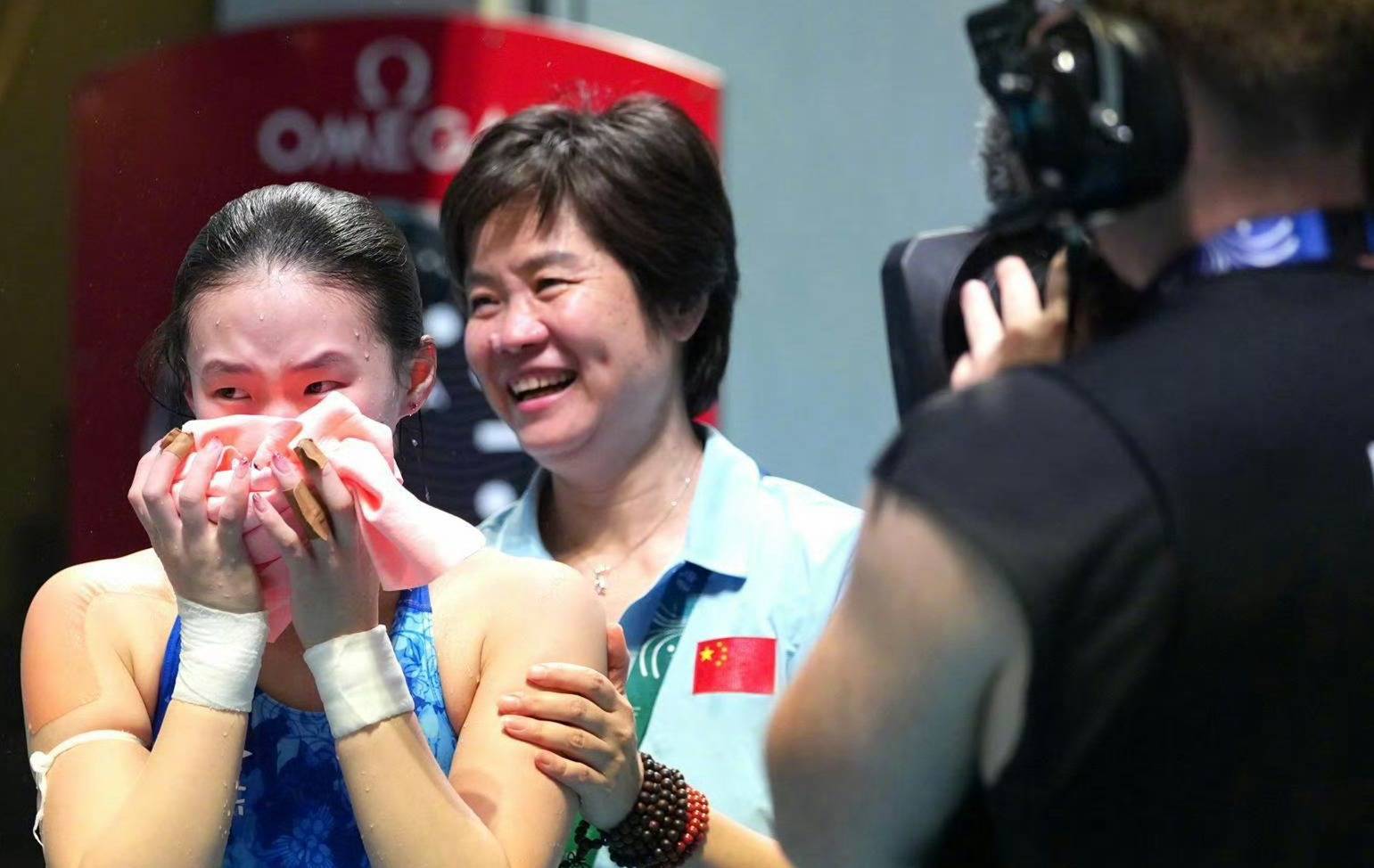 陈芋汐世锦赛四冠王背后的秘密：恩师余晓玲8年打造跳水女王