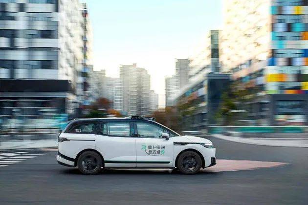 从Uber到Lyft：萝卜快跑20天连签全球两巨头，中国自动驾驶改写全球版图-锋巢网