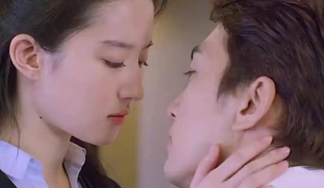 刘亦菲吻戏背后的汗水与智慧,她是如何征服每一个镜头的?
