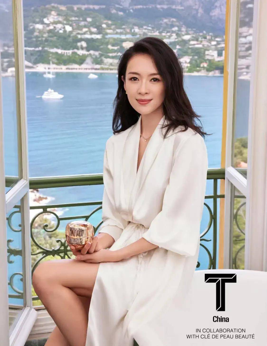 章子怡戛纳踢腿的图出了她咧着嘴笑的放肆她满脸雀斑但很好看
