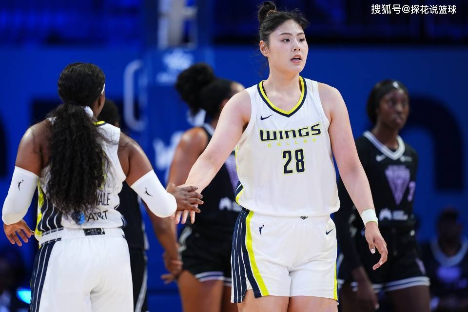 11分完败卫冕冠军！飞翼惨遭4连败，李月汝重回首发4中1迷失