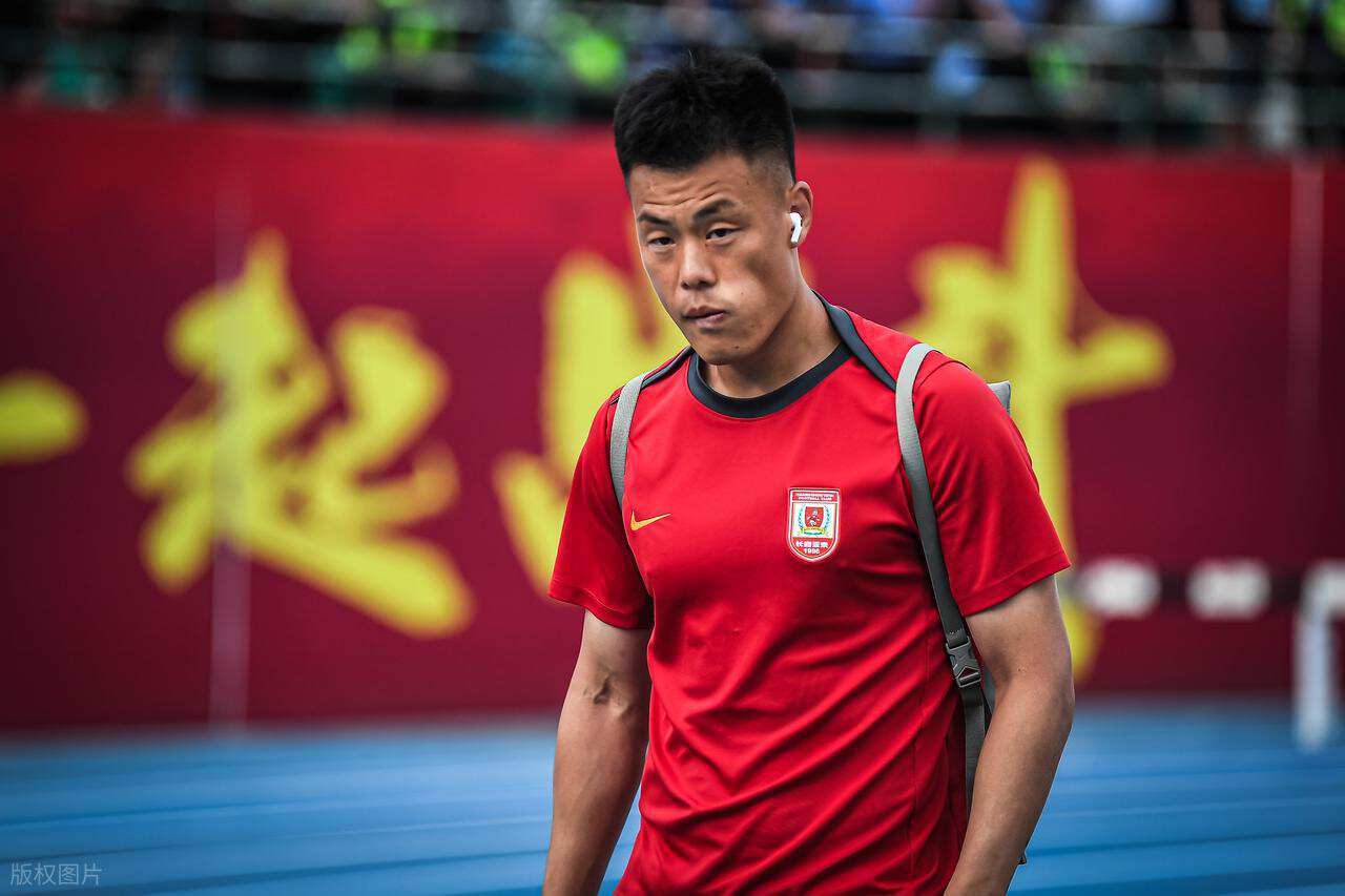 亚泰与鲁能的比赛没开踢，就迎来久违的金靴助阵，曾是国足主力