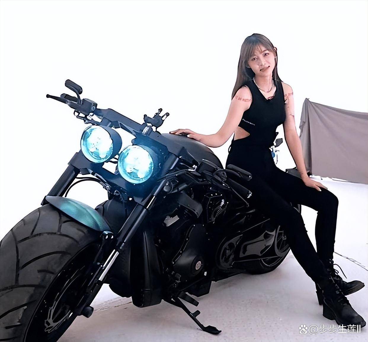 "机车女神",白里透红的痞幼!