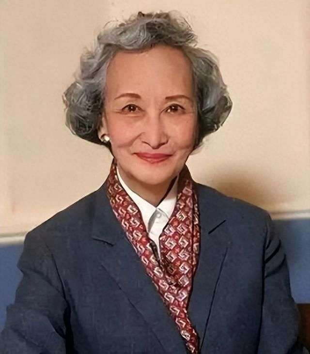 她原名姚念媛,出生在