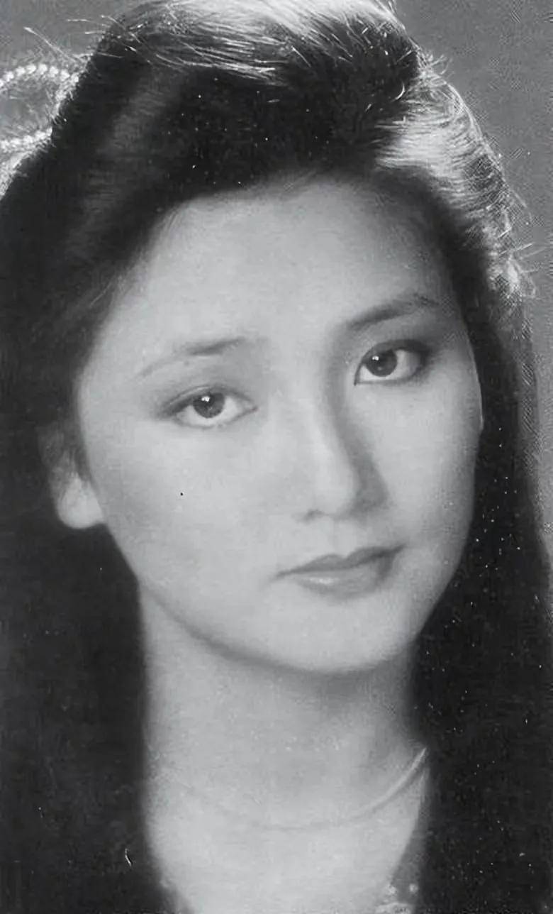 演什么像什么观众缘爆棚,儿女长大看淡生死出家