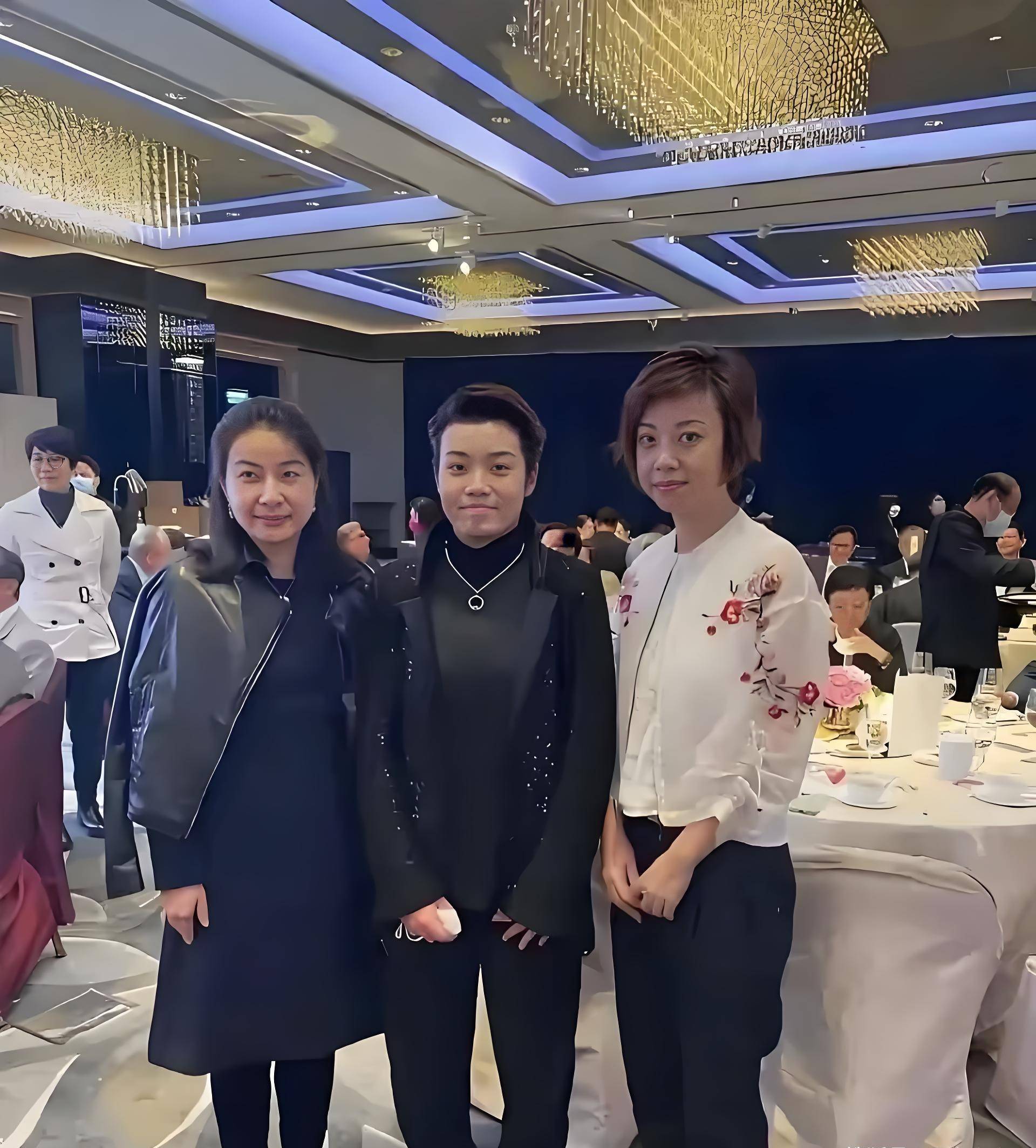 44岁张怡宁一家现身婚礼!64岁老公被曝身体不佳,她后悔了吗?