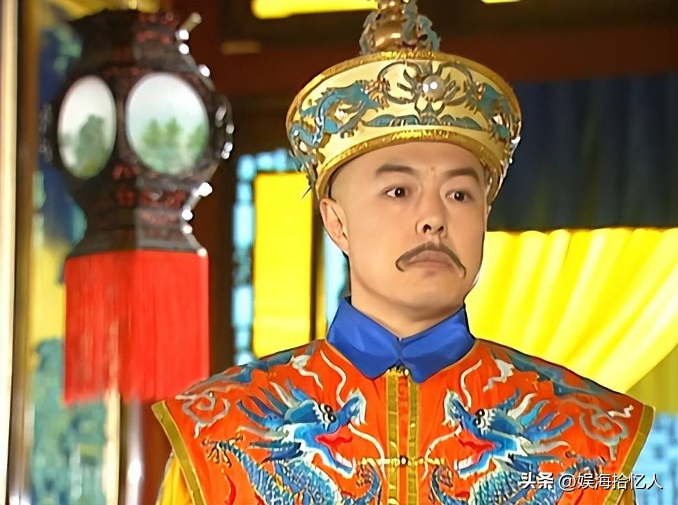 天道好轮回,68岁双腿包扎瘫在轮椅的张铁林,已然活成了"笑话"
