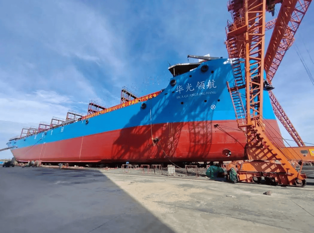 华光源海1080teu燃油动力集装箱海船顺利吉水