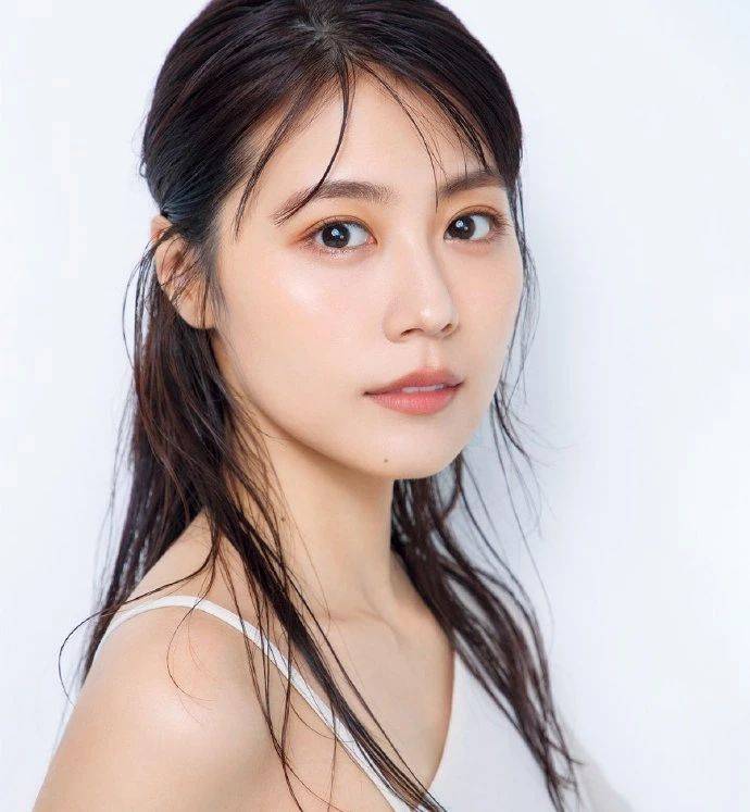 日本女星有村架纯写真又纯又欲！不是丰乳肥臀也性感撩人