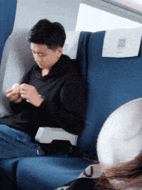 搞笑GIF：这姐路人视角长这样啊，真的惊艳了路人!