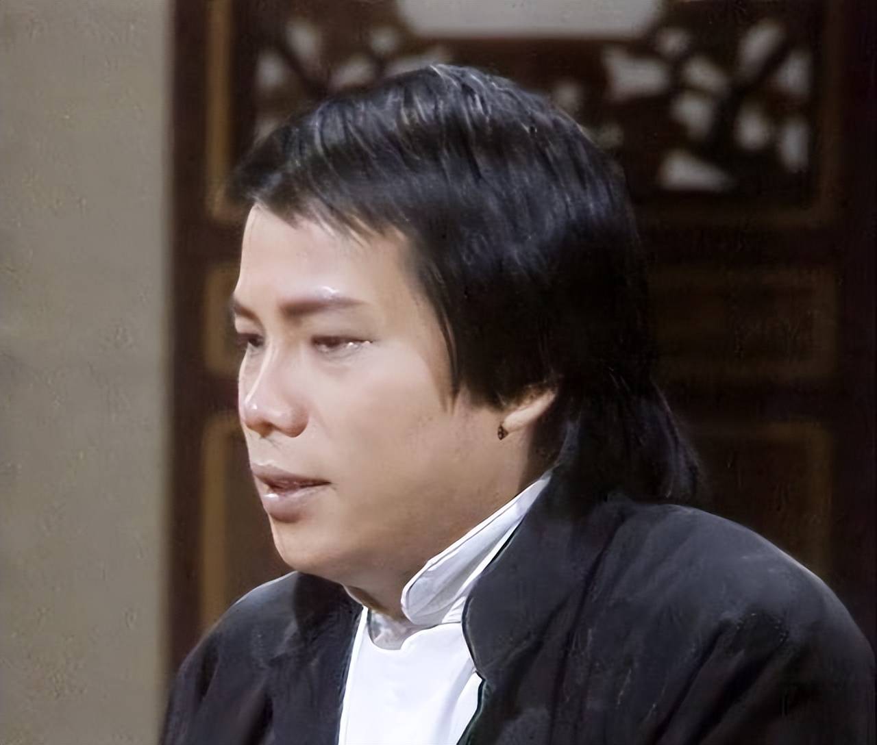 "陈真"梁小龙:第一任妻子遭毁容,再婚娶东北女孩,现定居成都