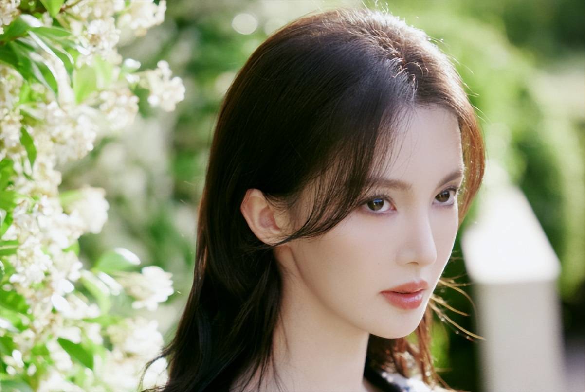 分手9年,34岁金晨再次让全网刮目相看,早已是邓伦高攀不起的人