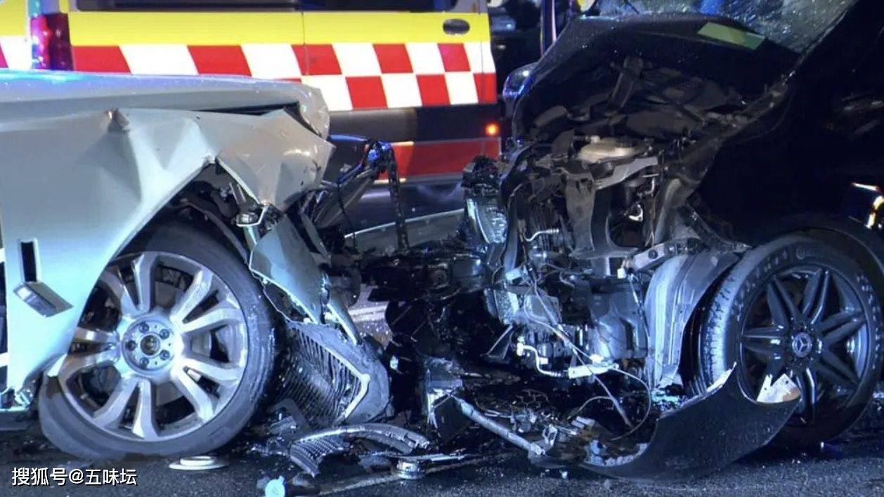 23岁女子杨兰兰在澳大利亚驾驶劳斯莱斯撞车,开庭审理时近百人到场围观但她本人并未露面_保释金_严重_行为