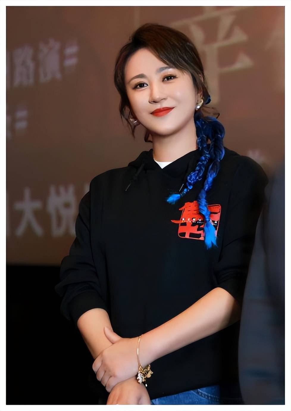 马丽票房破百亿,影史首位女演员!她是如何逆袭的?
