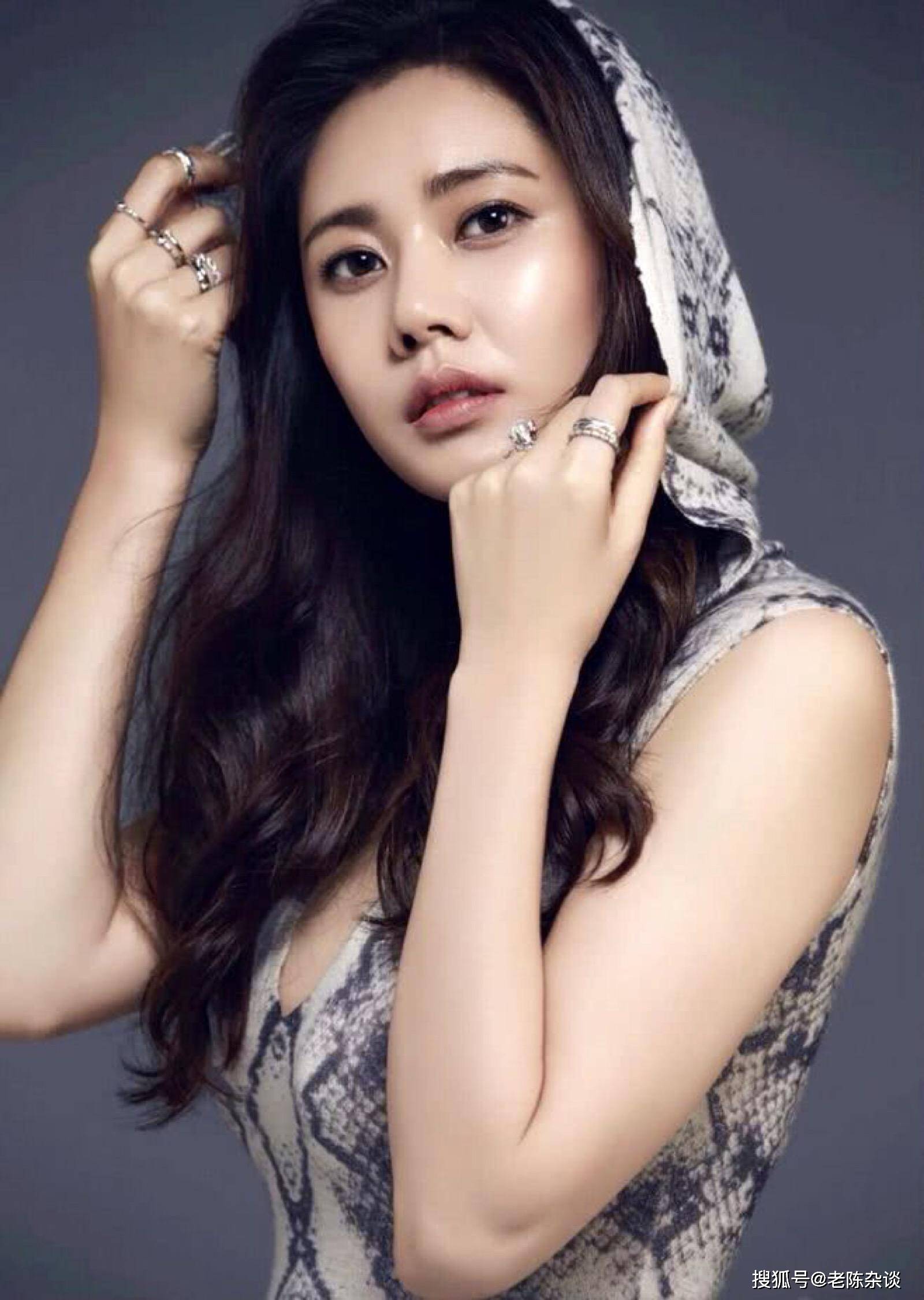 中国媳妇秋瓷炫,身材着实性感!