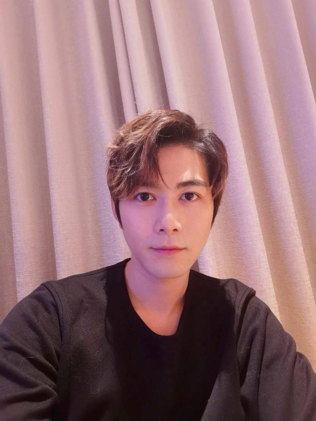 原创那些割了双眼皮的男星陈学冬成龙颜值飙升刘恺威像换一张脸