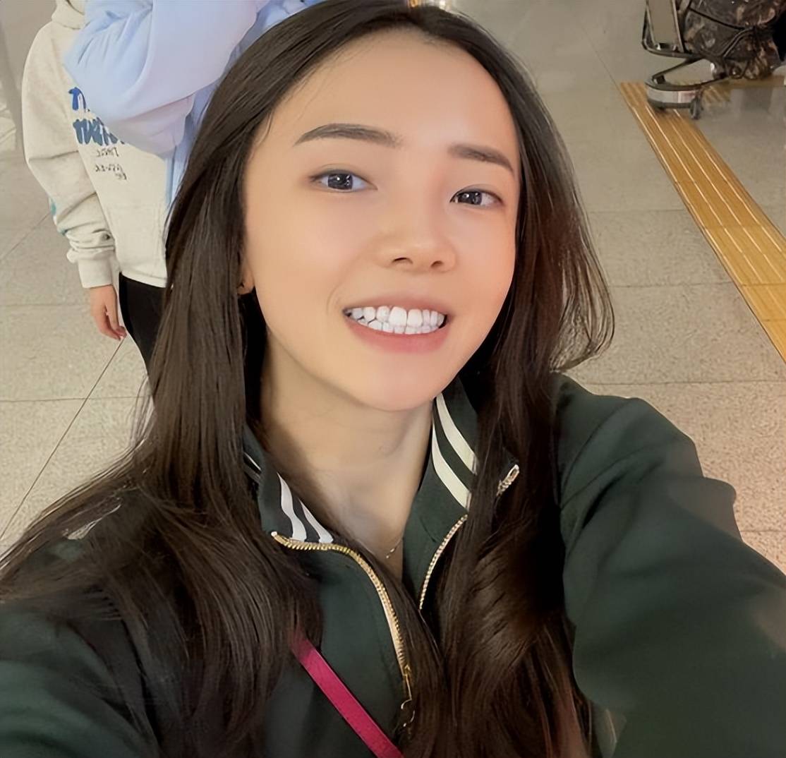 泡菜国奥运庆功宴:田志希尹锡悦同框,与第一夫人自拍,氛围好嗨