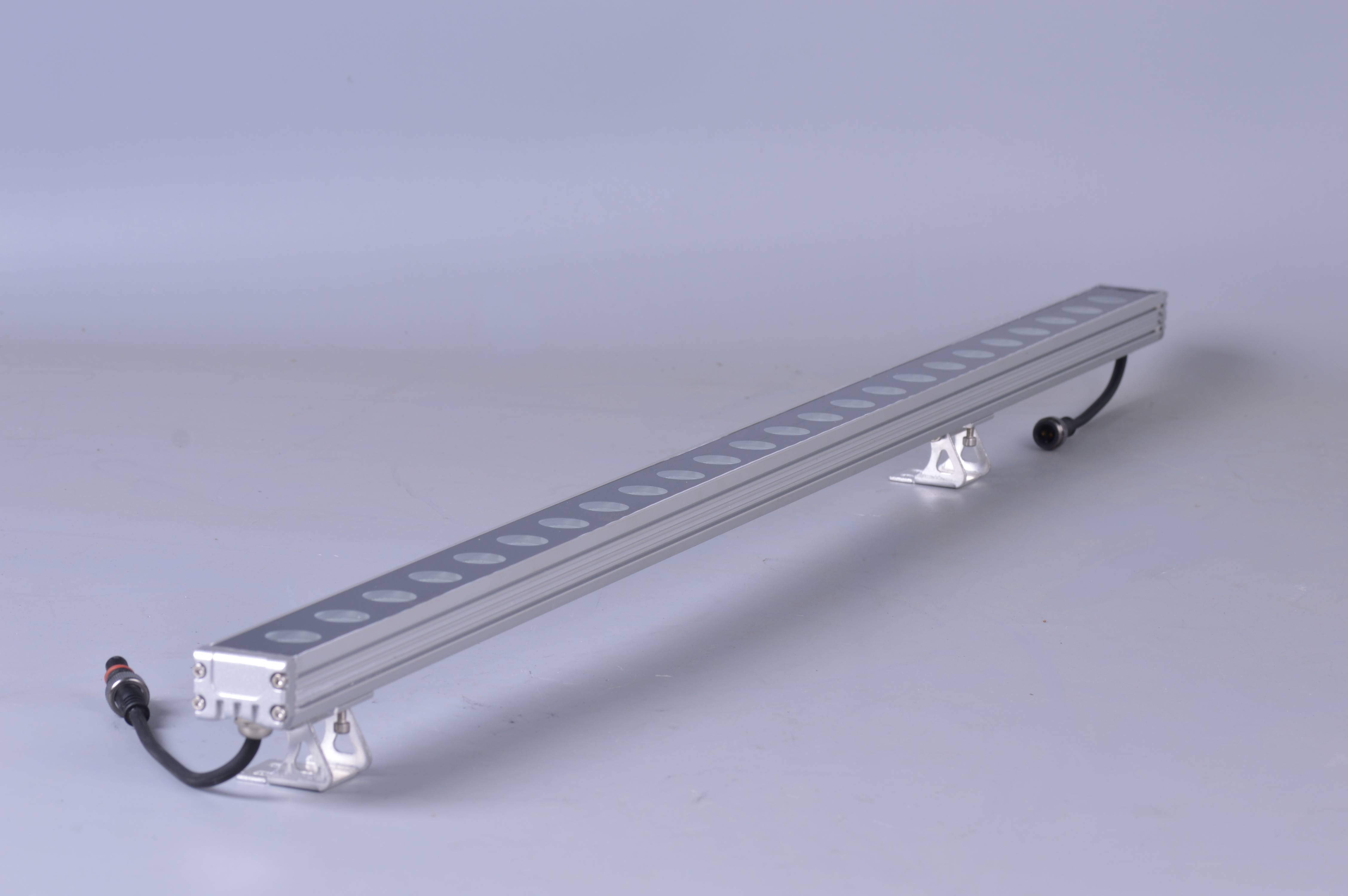 从光学效果看,洗墙灯能实现均匀的光线投射,可有效避免墙面出现不良