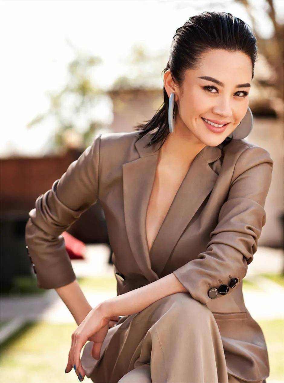 看了"人间尤物"许晴现状,才明白她为何至今单身,冯小刚说对了