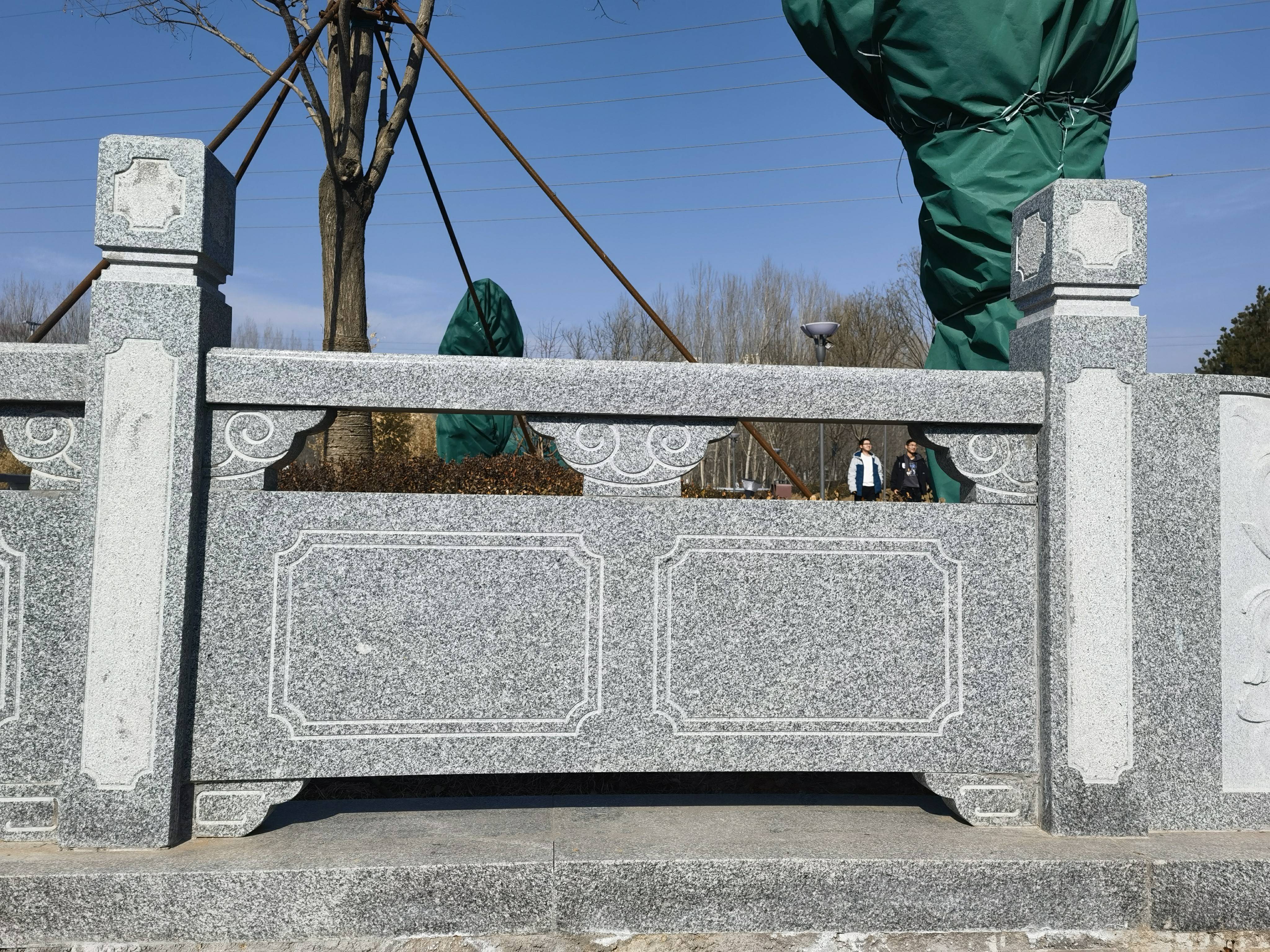 曲阳县聚隆园林雕塑:专业花岗岩护栏厂家,精工打造花岗岩石雕栏杆