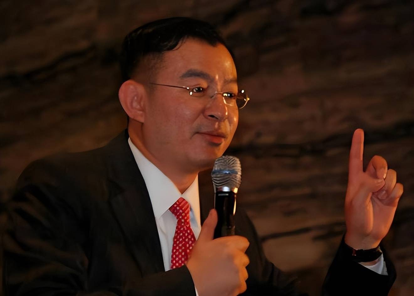 吹牛不打草稿,瞎话张口就来,那些忽悠人的"成功学大师"都有谁