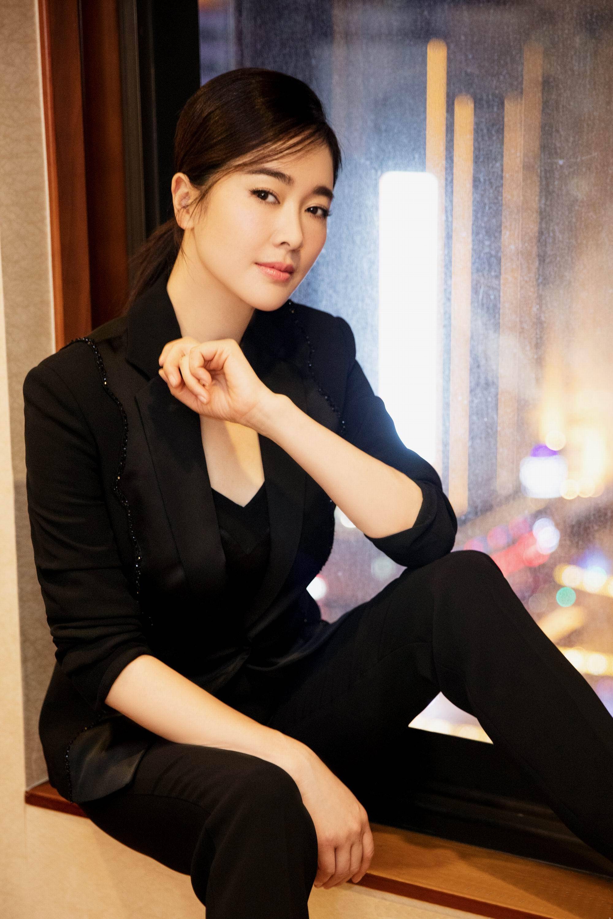 左小青个人的成功,但同时也成为了整个影视行业的典范,展现出演员对