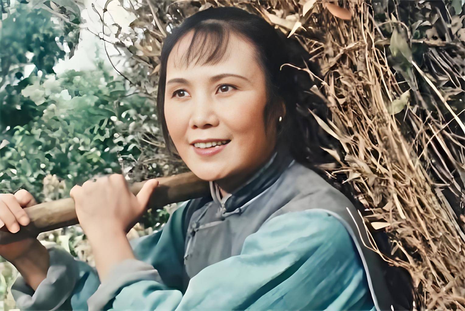 例如,《祝福》开拍时,北影厂并未认为白杨是最合适的祥林嫂人选,反而