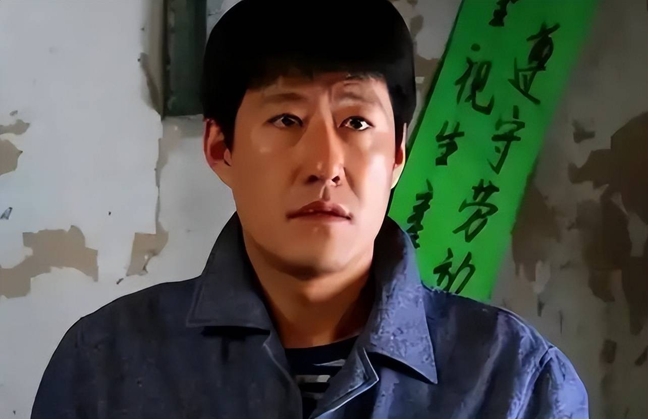 把"家暴男"当垫脚石,和妻子恩爱13年,演完《生万物》再次爆火
