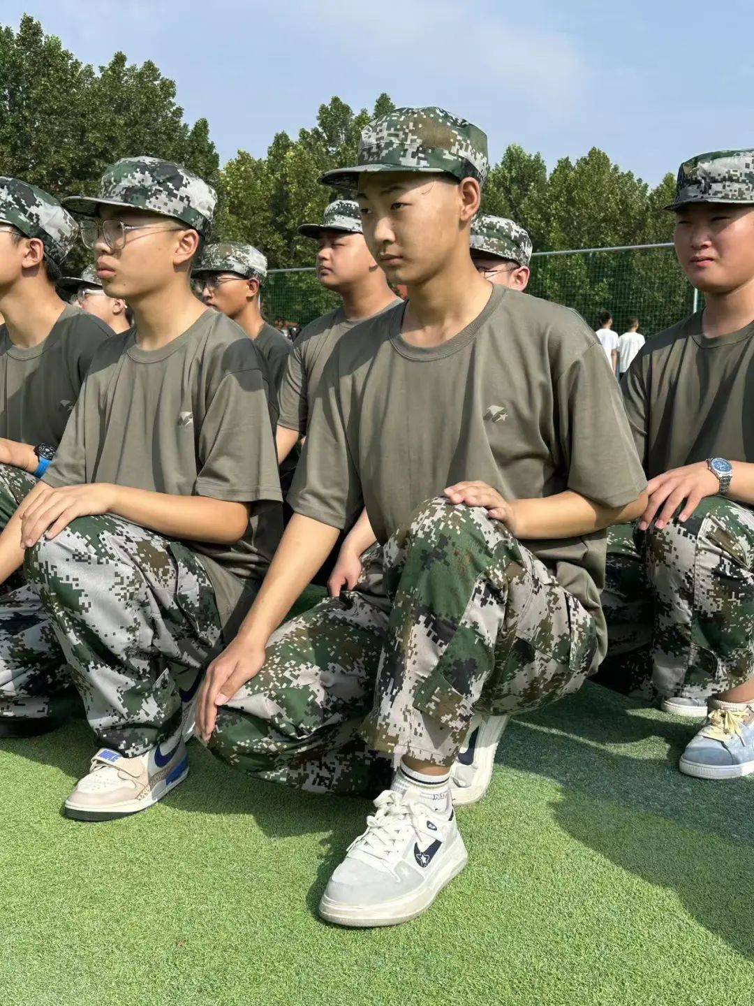迷彩青春正昂扬