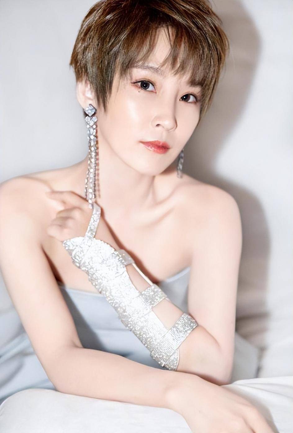 "被劝离婚"的吴京和谢楠,揭露了明星夫妻的残酷真相